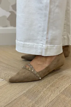 Ellen Pointed Flats In Tan