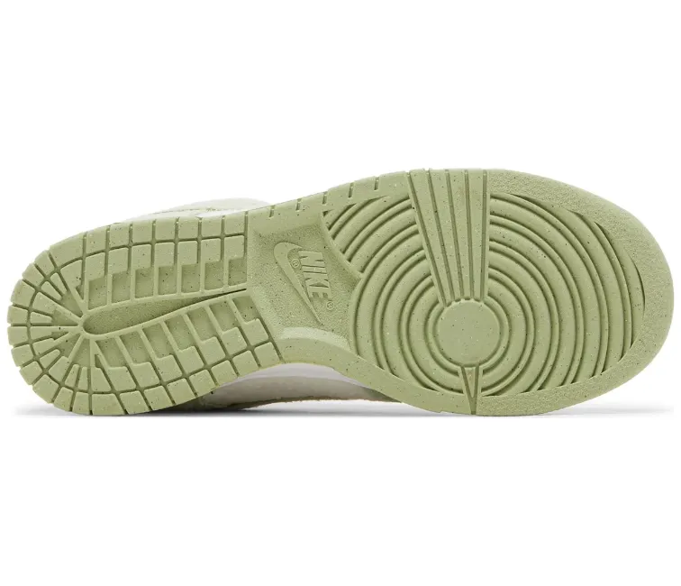 Women's Nike Dunk Low SE (Honeydew)