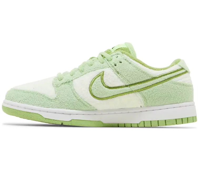 Women's Nike Dunk Low SE (Honeydew)